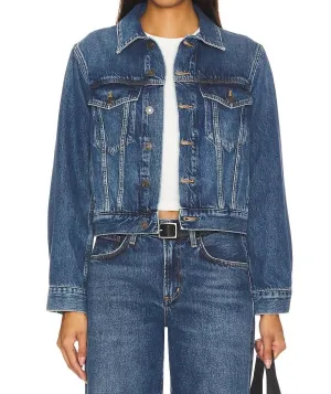 90er-Jeansjacke unter Kontrolle