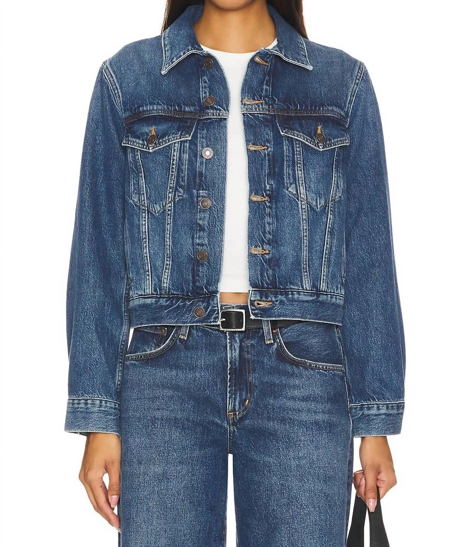 90er-Jeansjacke unter Kontrolle