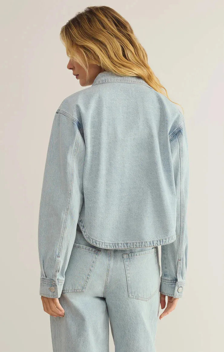 Denim-Jacke im Cropped-Style für den ganzen Tag