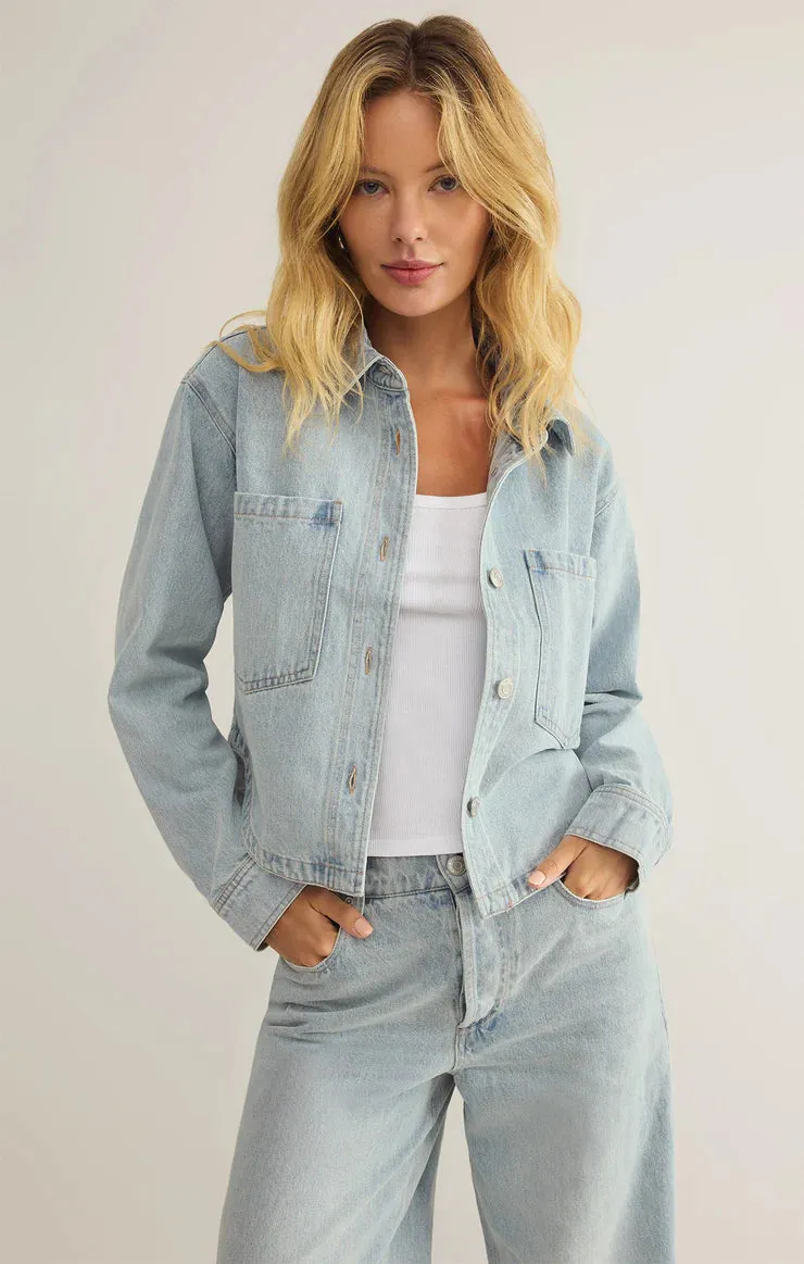 Denim-Jacke im Cropped-Style für den ganzen Tag