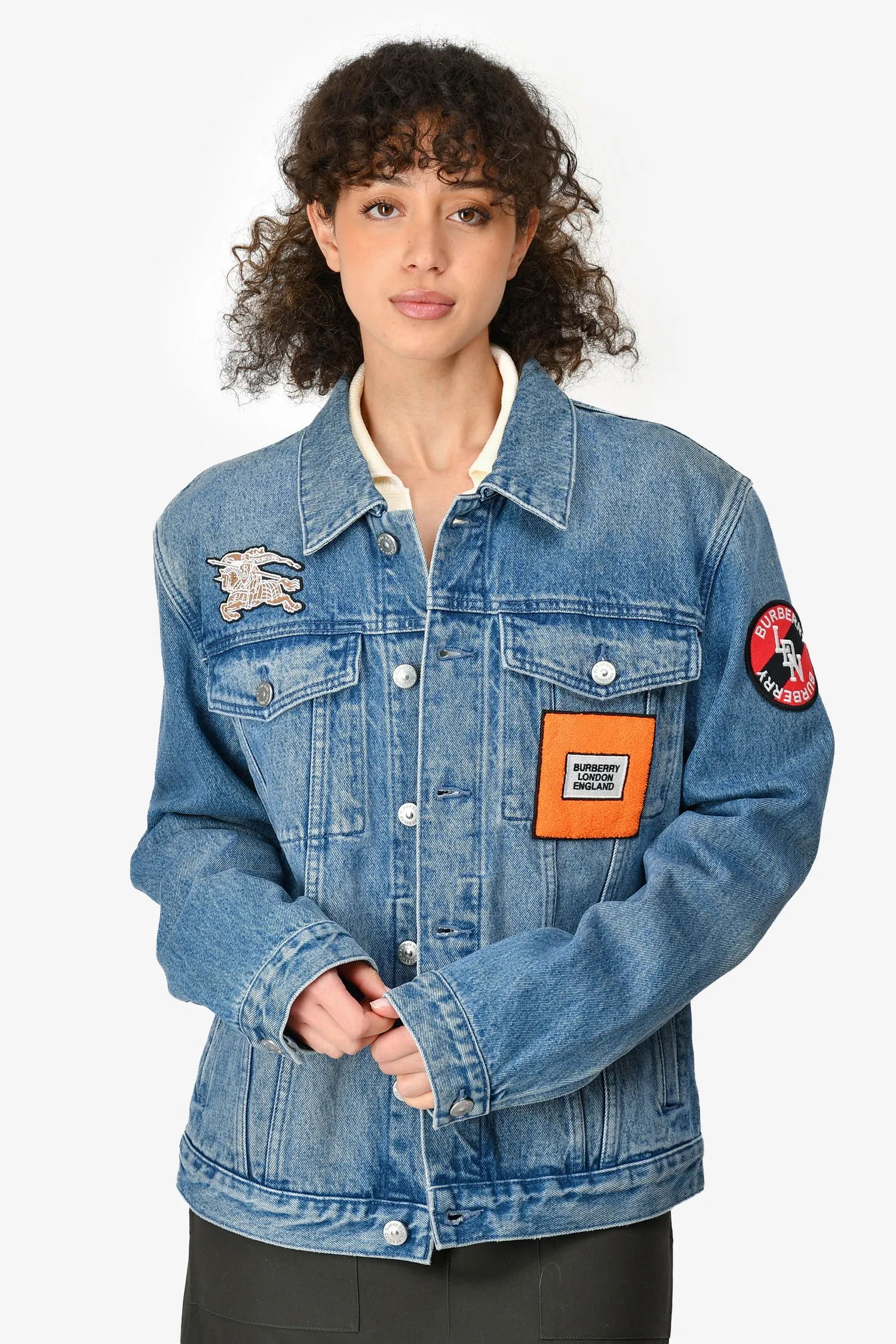 Burberry 2020 Blaue Denim-Applikation Grafik Trucker Jacke Größe 50 Herren