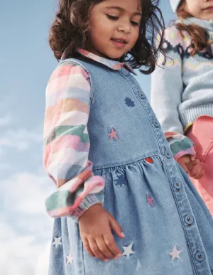 Knopf-Pinafore-Kleid – Mehrfarbige Sternstickerei