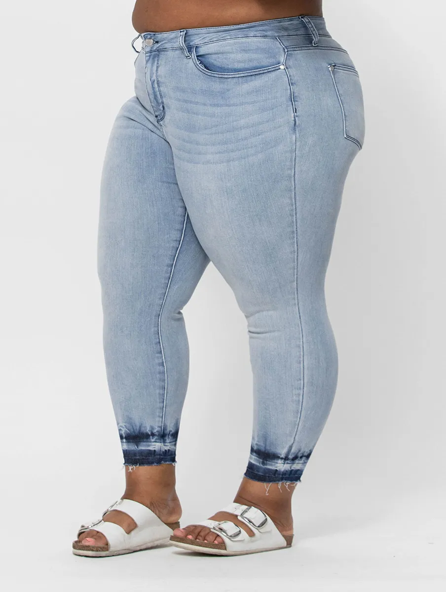 Curvy Anna Mid Rise Skinny von Judy Blue