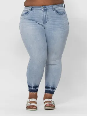 Curvy Anna Mid Rise Skinny von Judy Blue