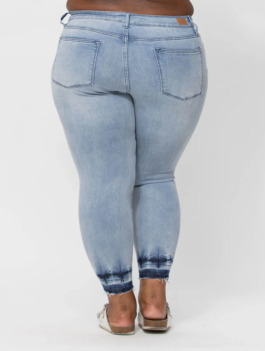 Curvy Anna Mid Rise Skinny von Judy Blue