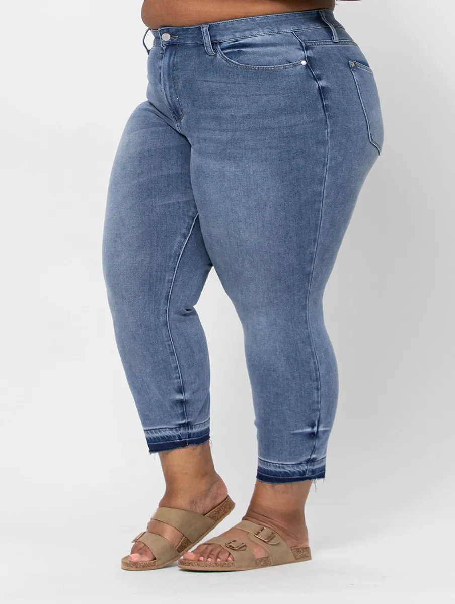 Curvy Danielle Aufgerissener Saum Boyfriend-Jeans von Judy Blue