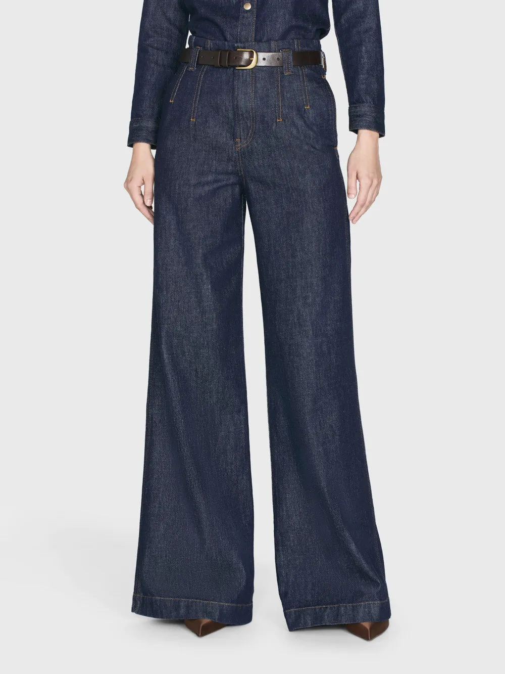 Weit geschnittene Jeans mit Pfeilnaht -- Ausspülen