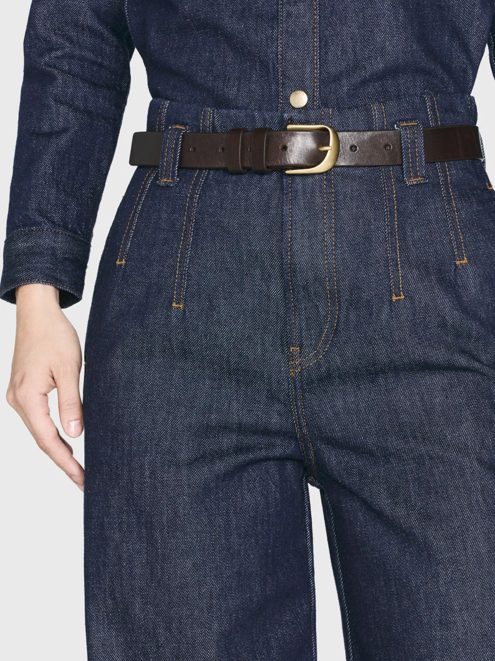 Weit geschnittene Jeans mit Pfeilnaht -- Ausspülen