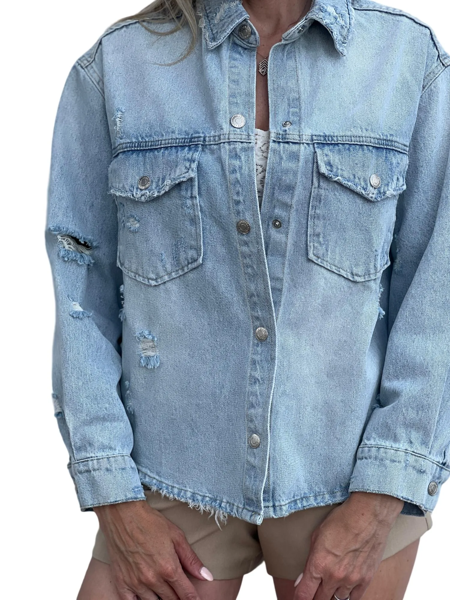 Moderne Jeansjacke in gewaschenem Blau