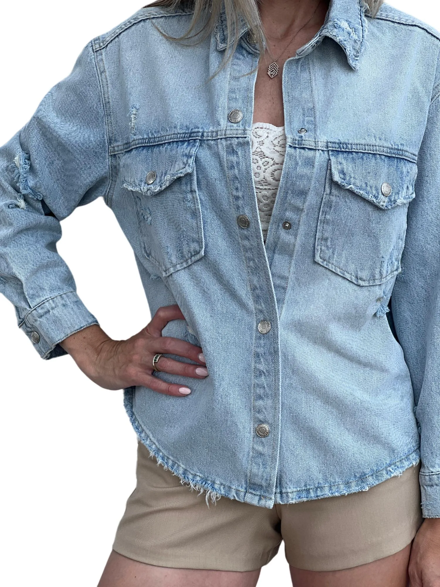 Moderne Jeansjacke in gewaschenem Blau
