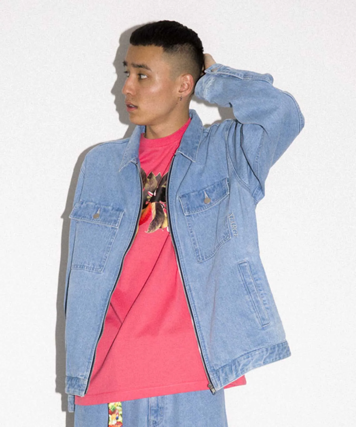 BESTICKTE DENIM-JACKE MIT REIßVERSCHLUSS