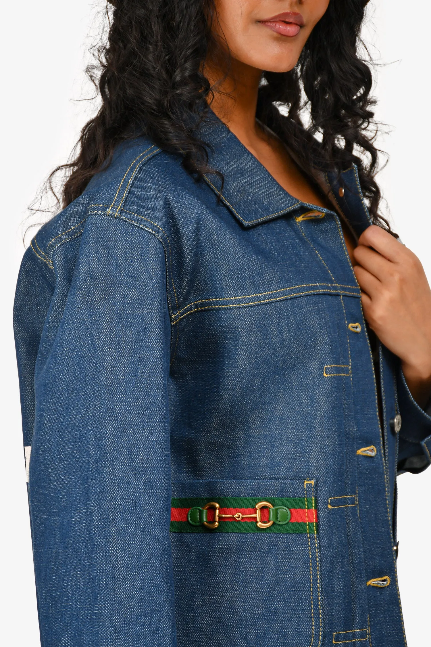 Gucci Dunkelblaue Denim-Jacke mit Web Horsebit-Tasche Größe 38