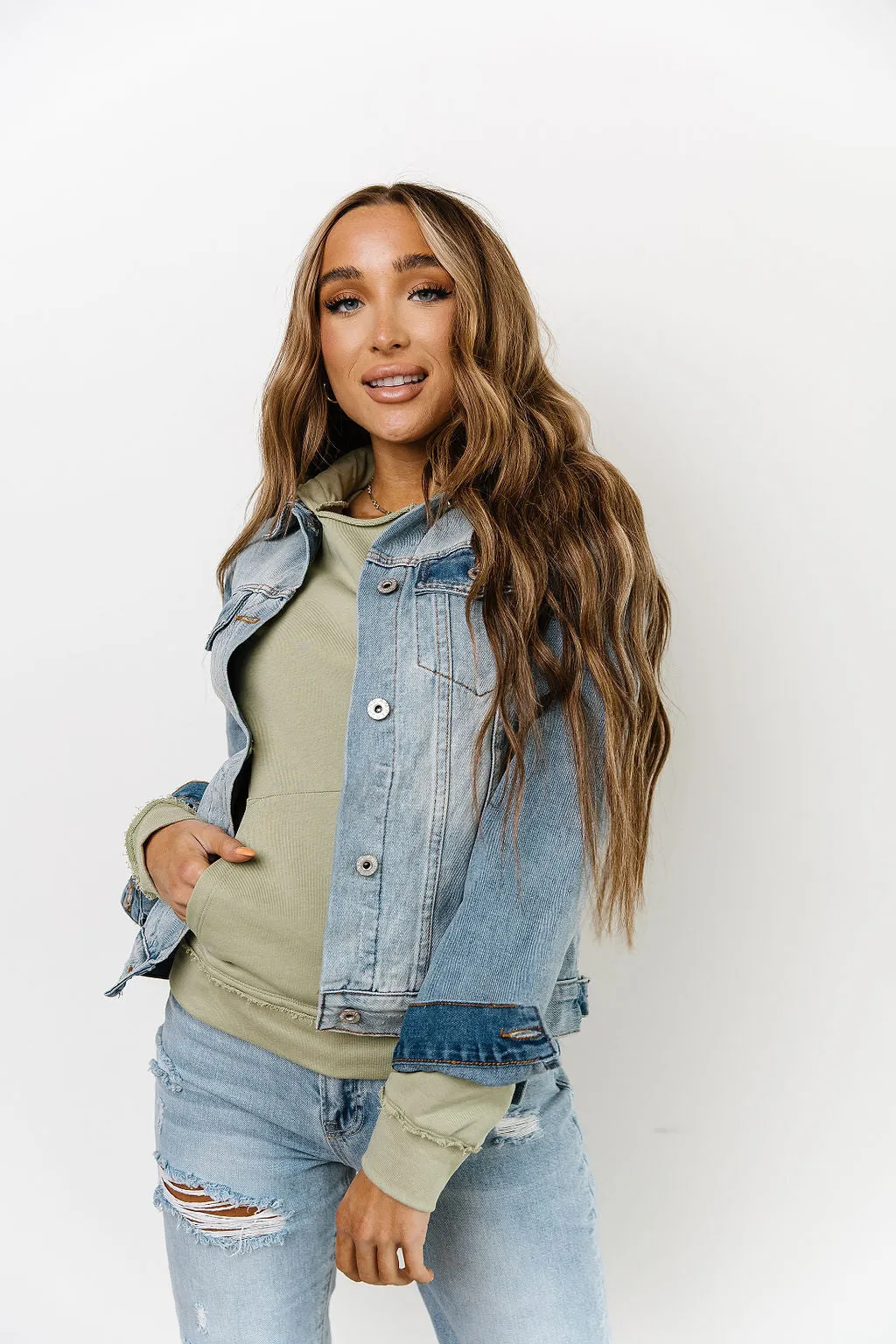Hellgewaschene Denimjacke