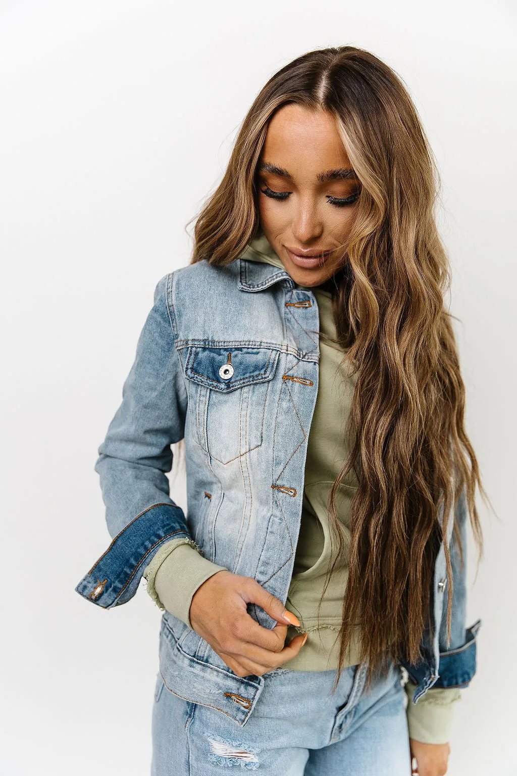 Hellgewaschene Denimjacke