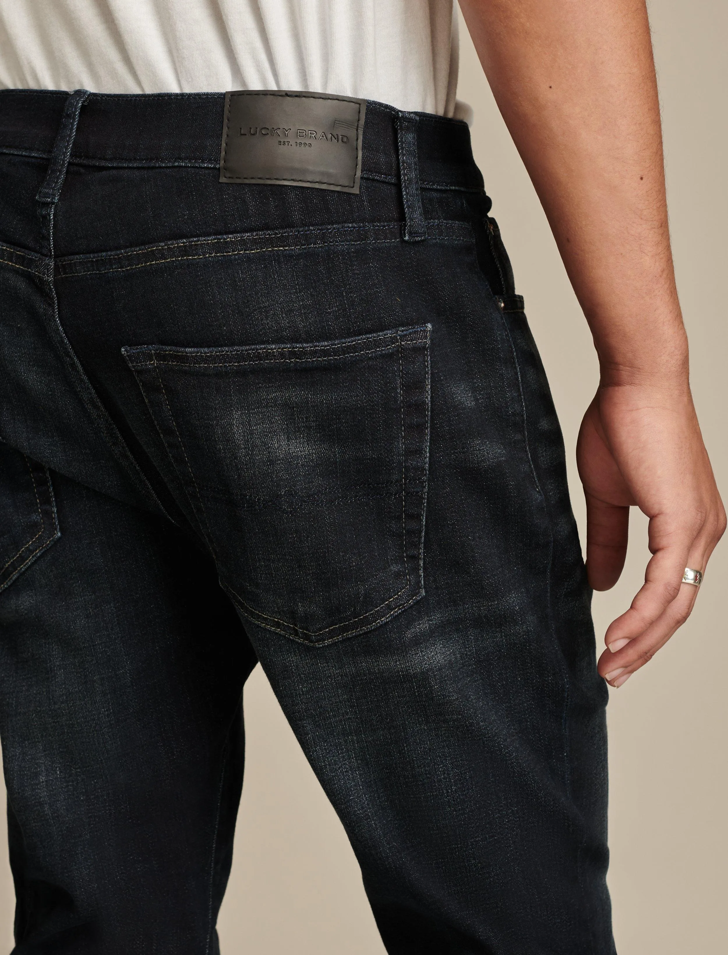 Lucky Brand Herren 411 Athletic Taper Coolmax Stretch Jeans