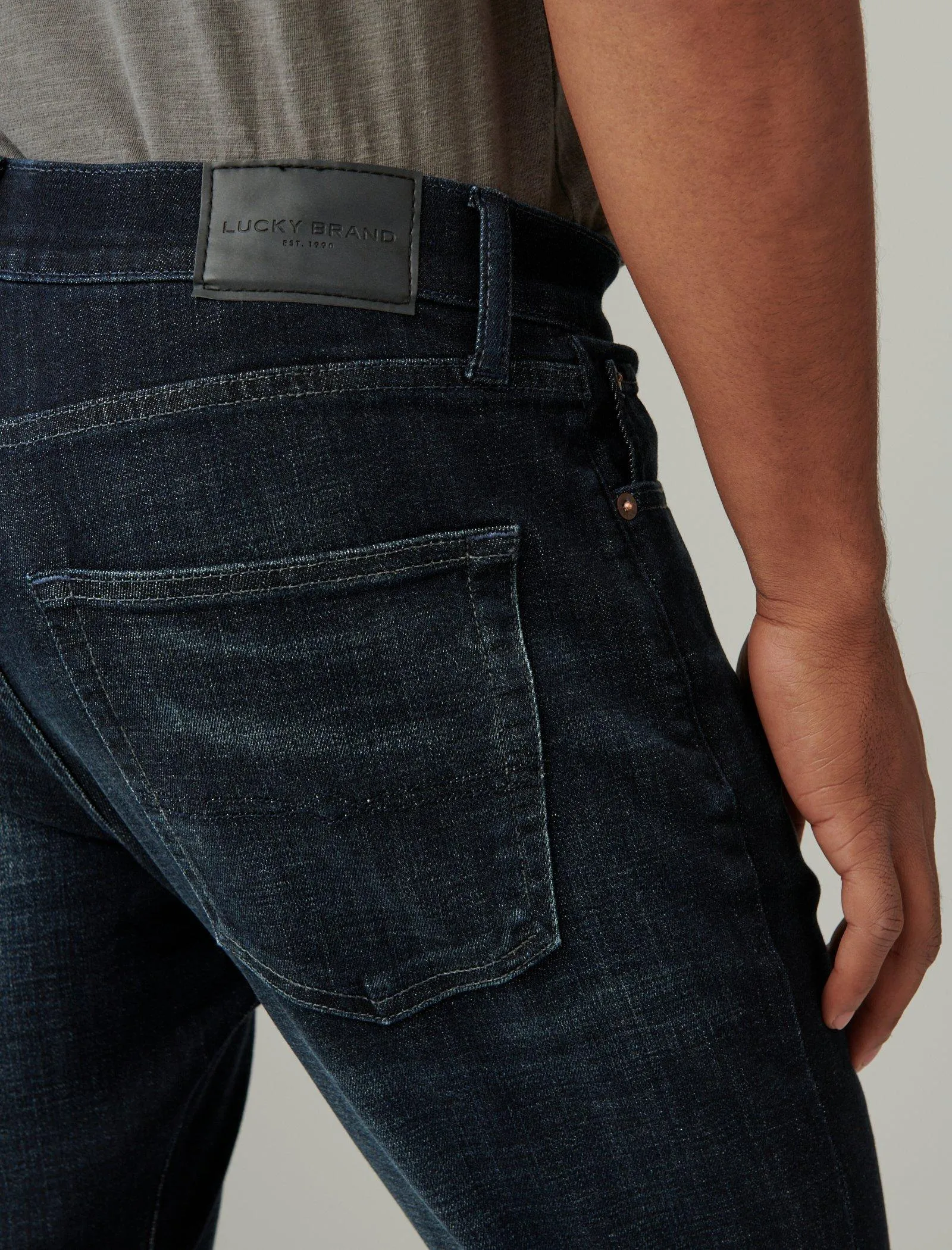 Lucky Brand Herren 411 Athletic Taper Coolmax Stretch Jeans