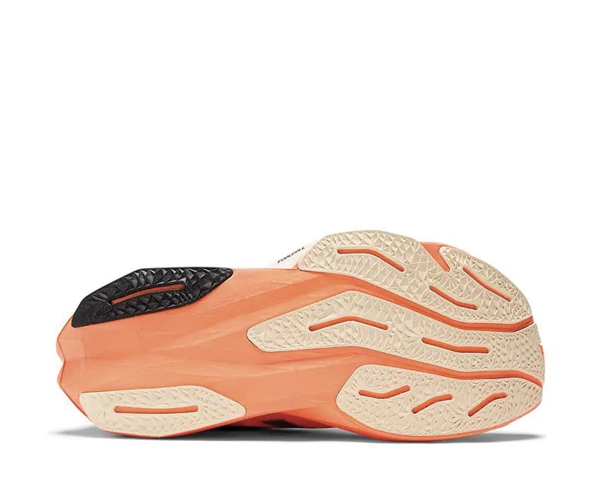 New Balance Schuhe New Balance FuelCell Rebel V4 W «Mango»
