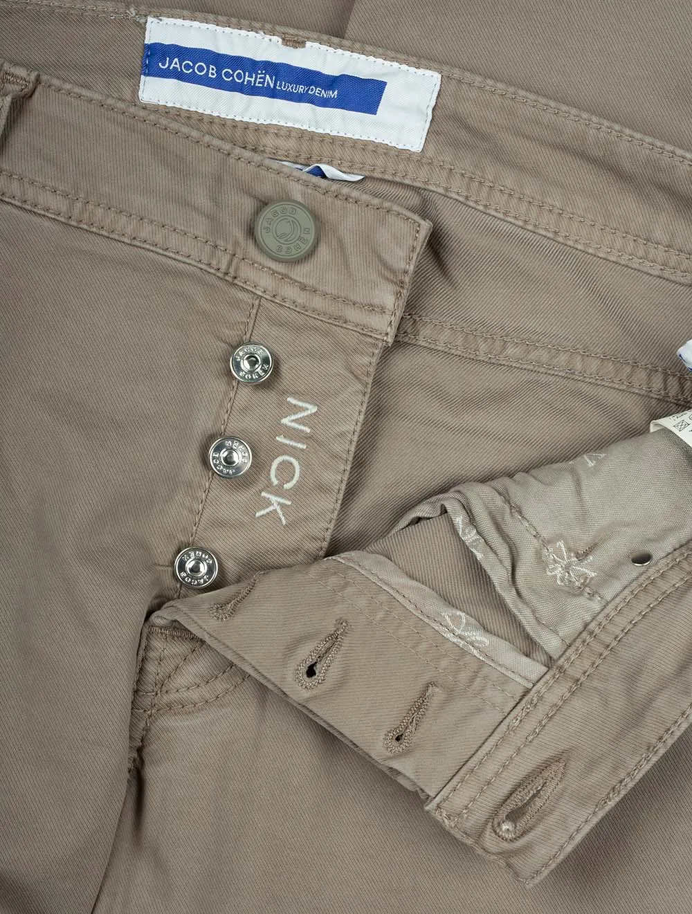 Nick 5-Taschen-Chino in Taubenfarbe