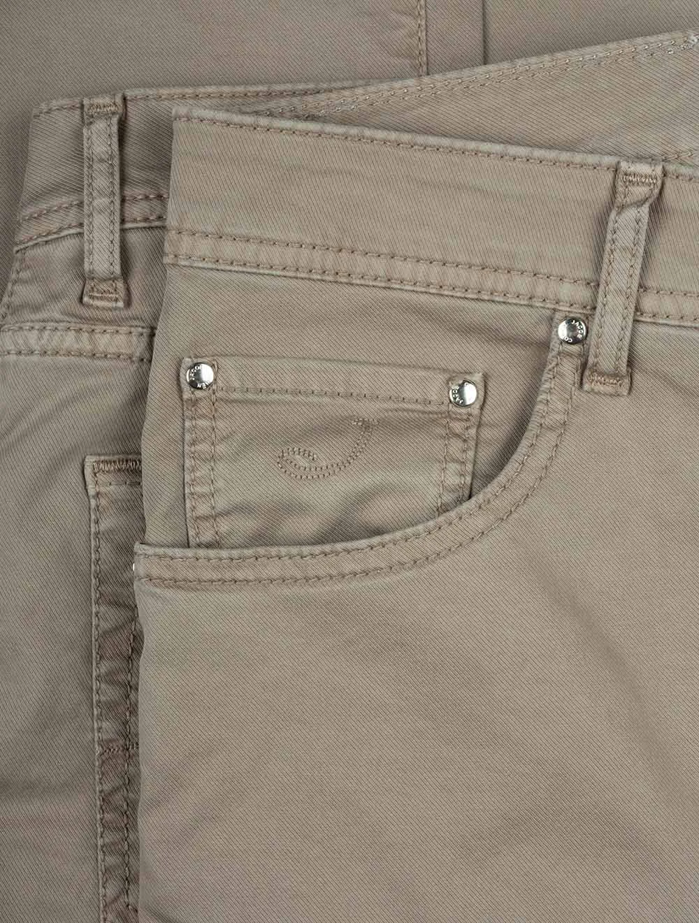 Nick 5-Taschen-Chino in Taubenfarbe