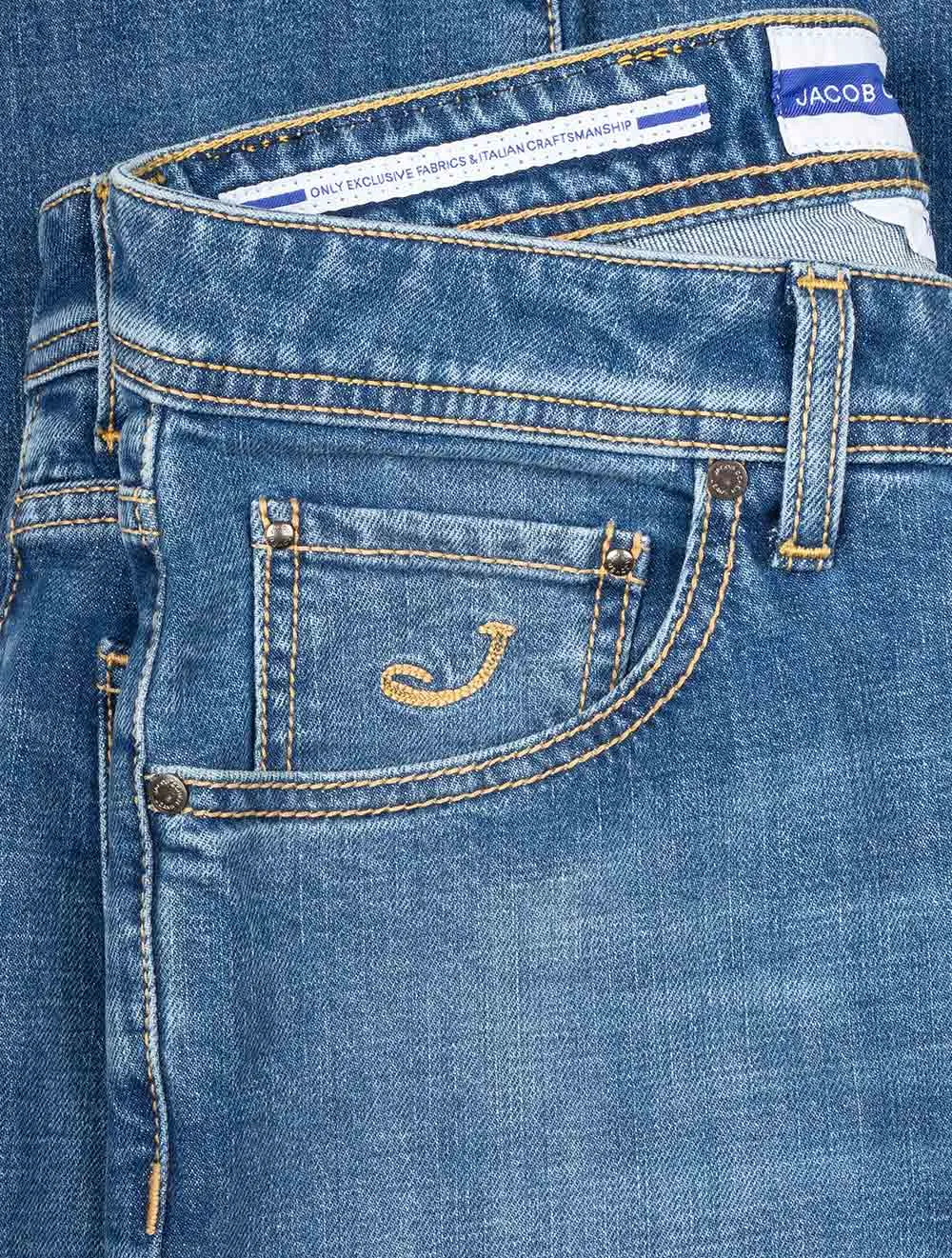 Nick Gelbes Hex-Abzeichen Jean Blau