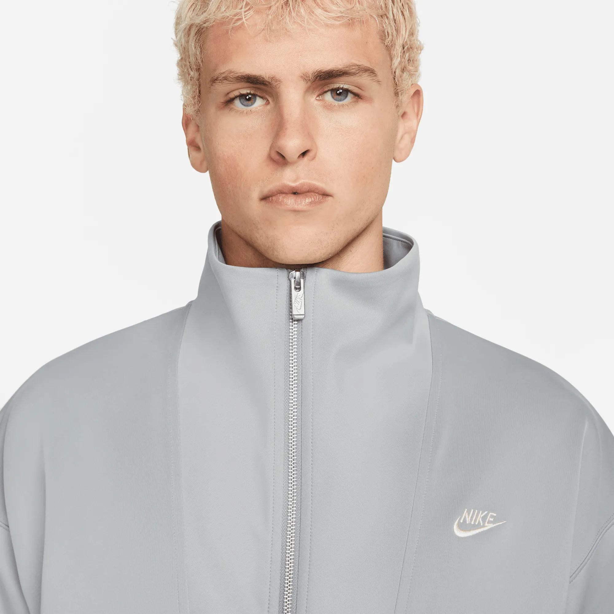 NIKE SW CIRCA (GRAU)