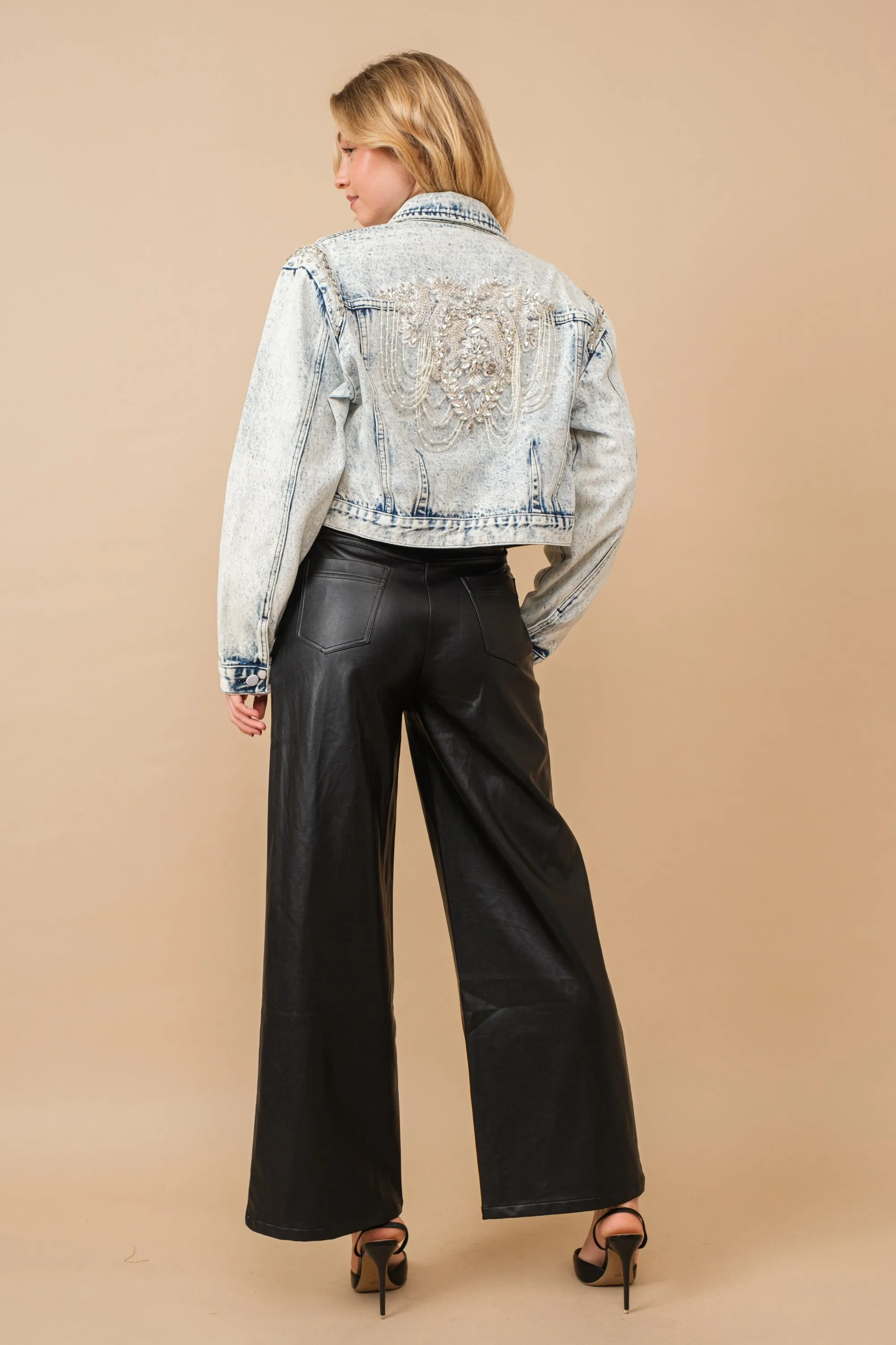 Taylor Denimjacke mit Strasssteinen verziert