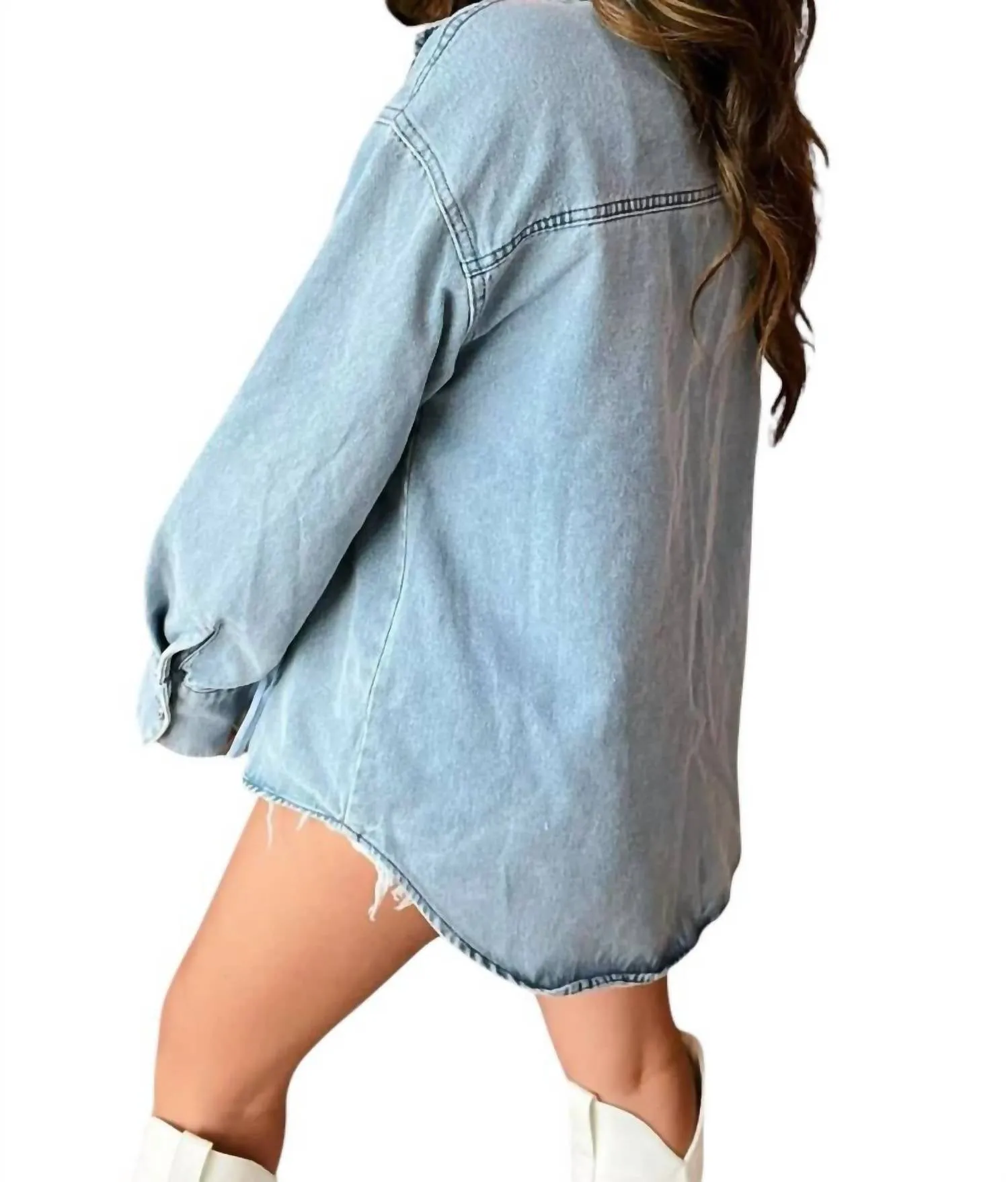 Tyra Double-Fransen Denim Shacket in Hellwasch-Denim