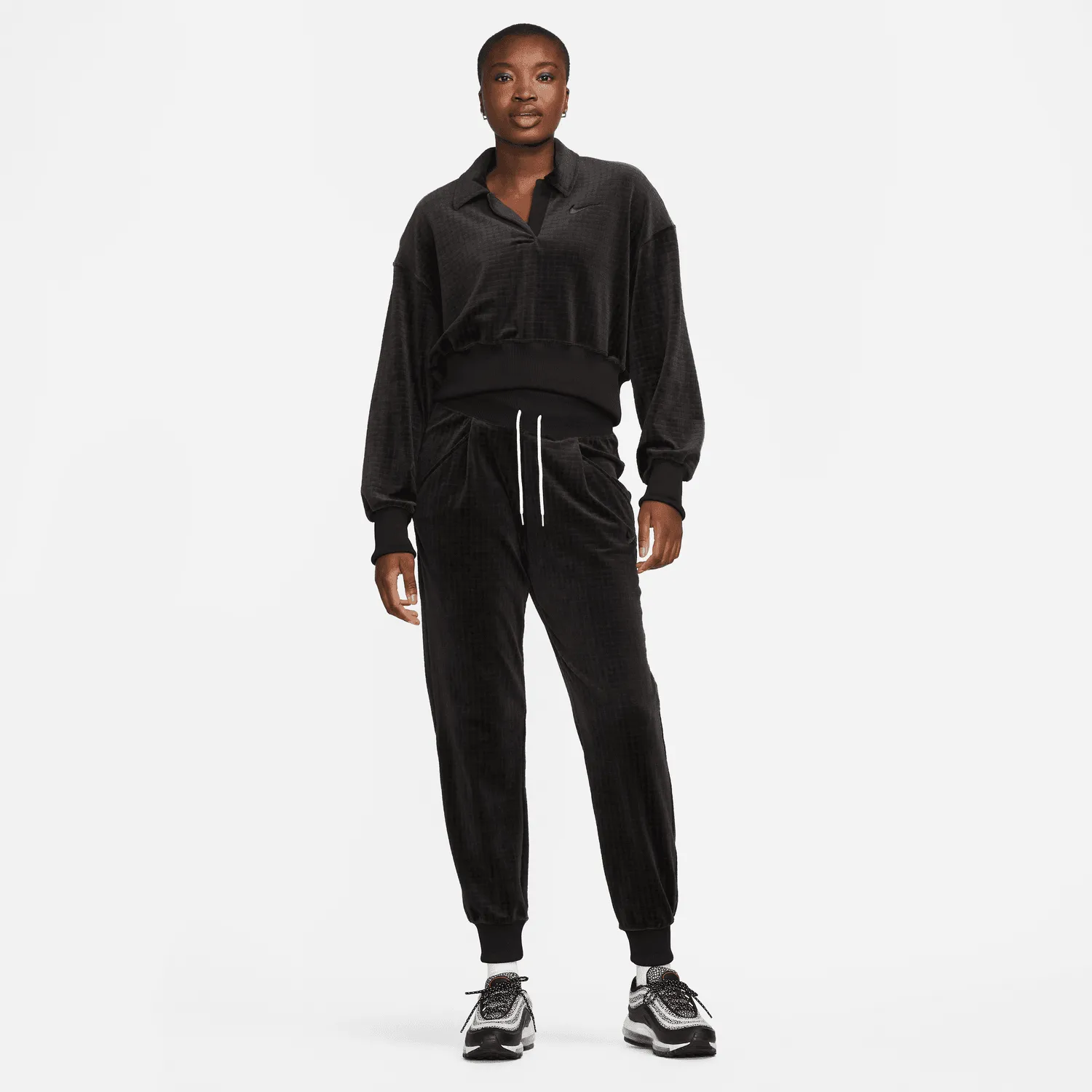 NIKE SPORTSWEAR VELOUR POLO FÜR DAMEN (SCHWARZ)